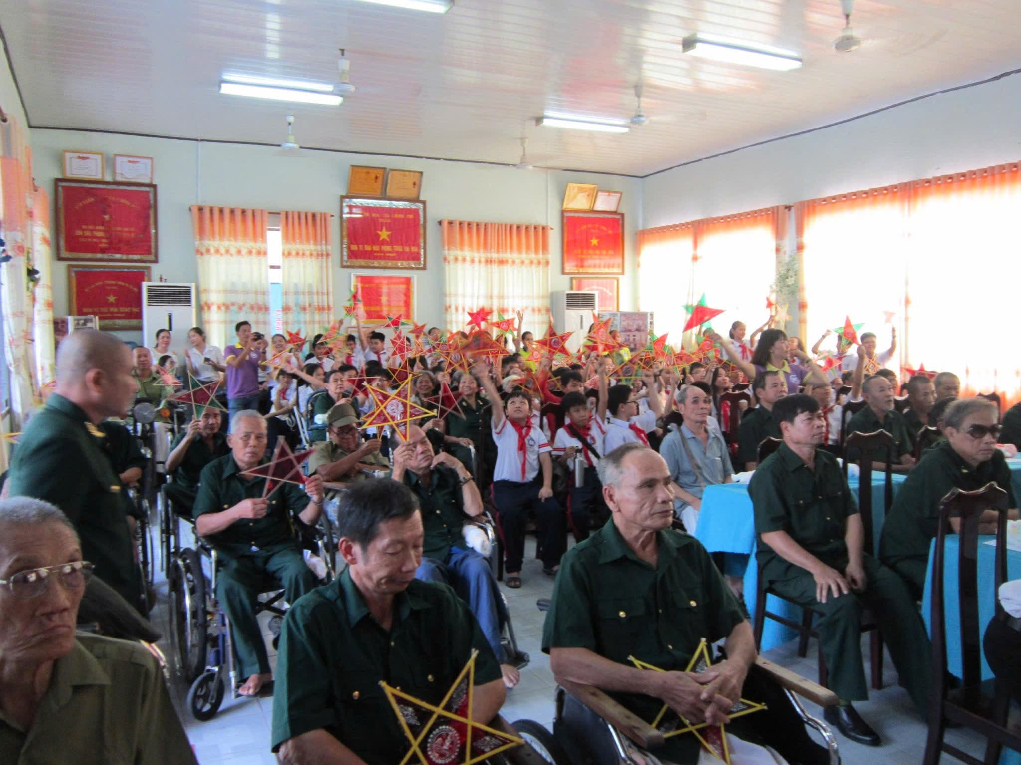GIAO LƯU TRUNG THU CÙNG HỌC SINH
